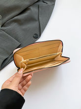 Load image into Gallery viewer, 7b9c3618-d1e5-40da-a315-62a8d6bb590f-Max