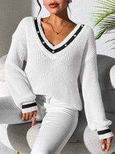 Load image into Gallery viewer, Contrast Trim V-Neck Long Sleeve Sweater