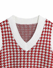 Load image into Gallery viewer, Houndstooth V-Neck Sweater Vet