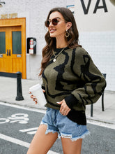 Load image into Gallery viewer, Printed Round Neck Long Sleeve Sweater