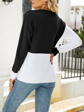 Load image into Gallery viewer, Two-Tone Round Neck Sweater